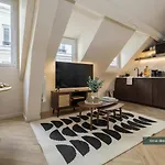 Poeticstay - Opera