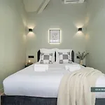 Poeticstay - Opera