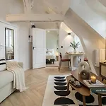 Poeticstay - Opera