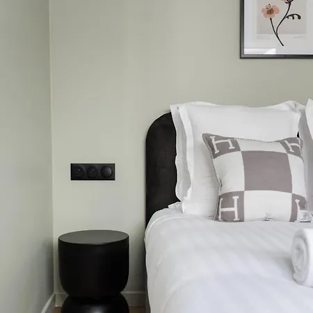 Poetic - Opera Apartment