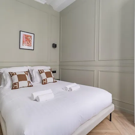 Poetic - Opera Apartment *