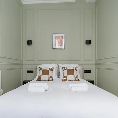 Poetic - Opera Apartment *