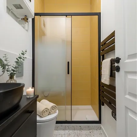 Poeticstay - Opera Apartment *