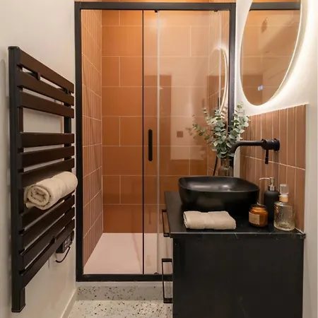 Poeticstay - Opera Apartment *
