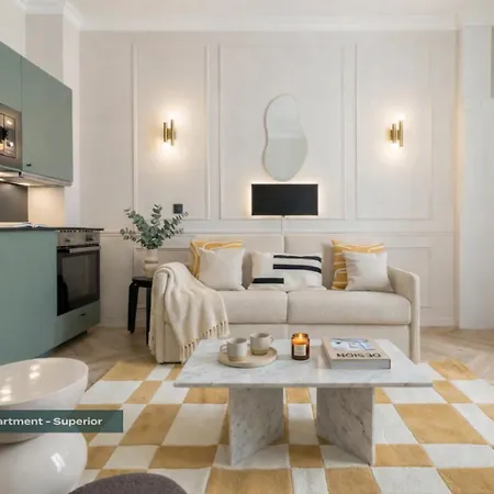 Poeticstay - Opera Apartment *